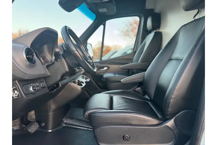 $68995 : 2022 Mercedes-Benz Sprinter 3 image 8