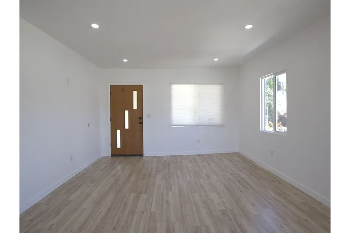 $1500 : Adam erah rental services image 6