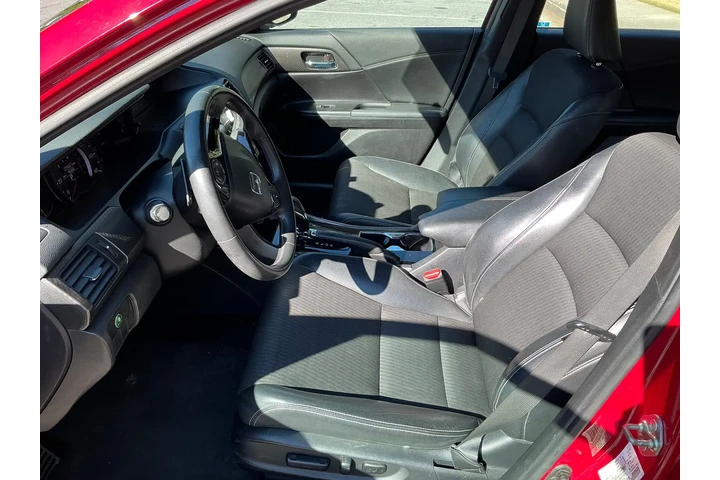 $8900 : 2017 Accord SPORT image 4