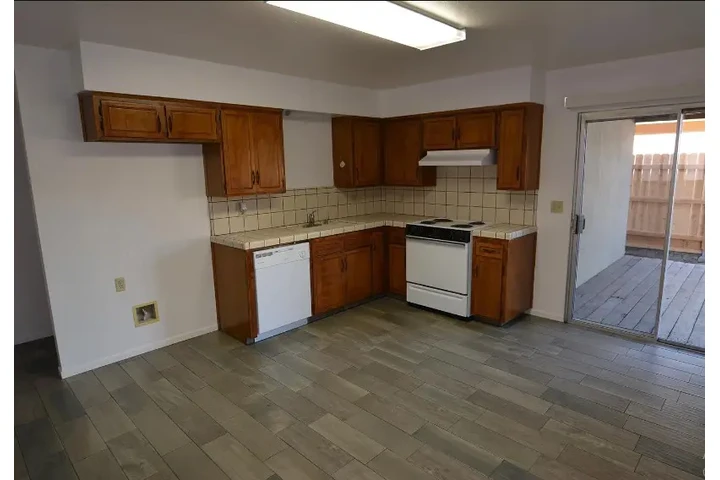 $1300 : Nice 2 bedroom 2 bath apartmen image 3
