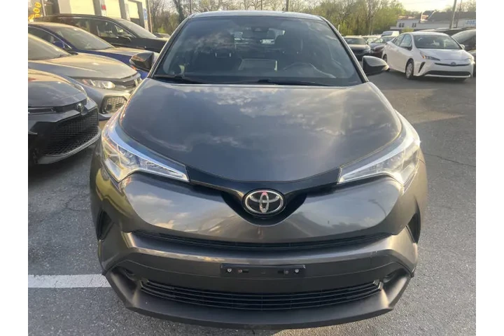 $16900 : 2019 C-HR XLE image 3