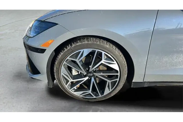 $26977 : Hyundai IONIQ 6 2024 AWD Lim image 9