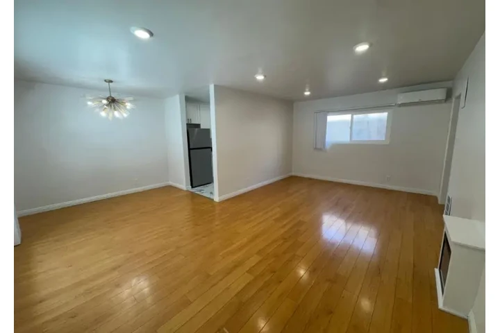 $2000 : 2 Bed apartment In Kenmore Ave image 7