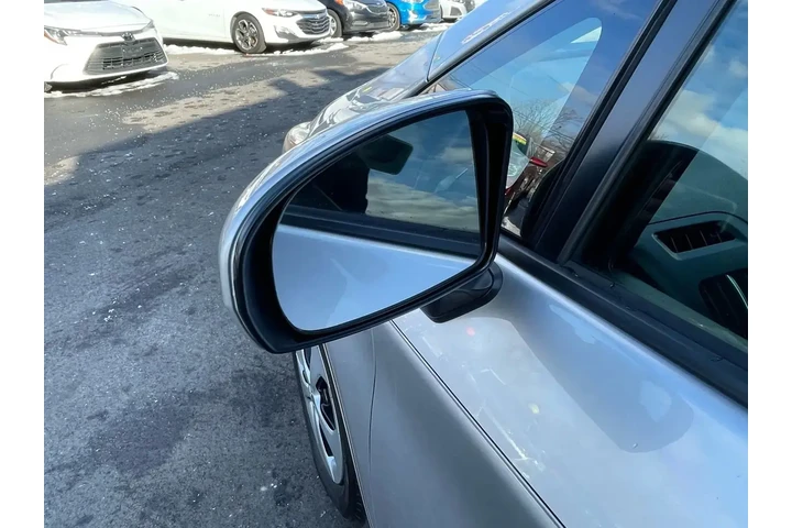 $10991 : Toyota Prius 2013 Five 4dr H image 8