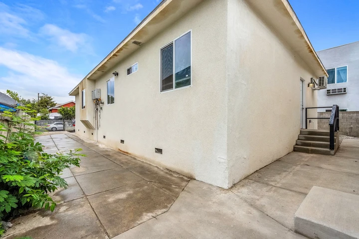$2800 : RENTO 2BD 1BA APARTAMENTO!!! image 3