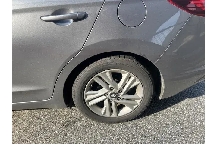 $11860 : Hyundai ELANTRA 2020 Value E image 5