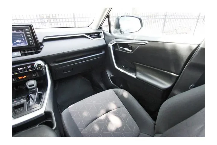 $20591 : Toyota RAV4 2019 XLE 4dr SUV image 9