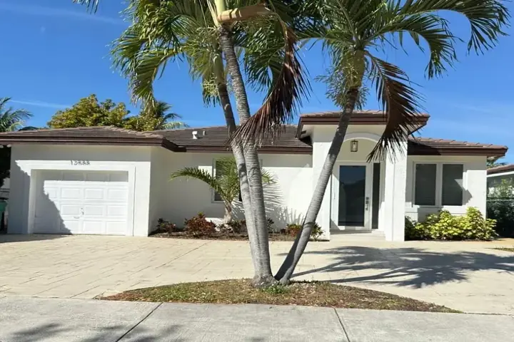 $2360 : Beautiful 3 bedroom in Miami image 1