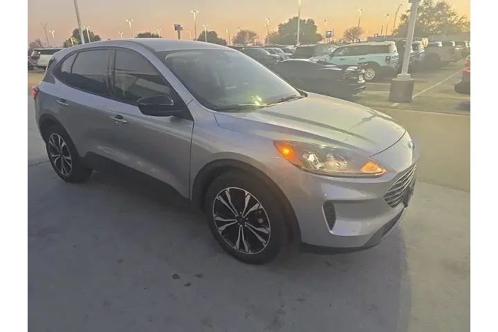 $17998 : Ford Escape 2022 SE 4dr SUV image 4