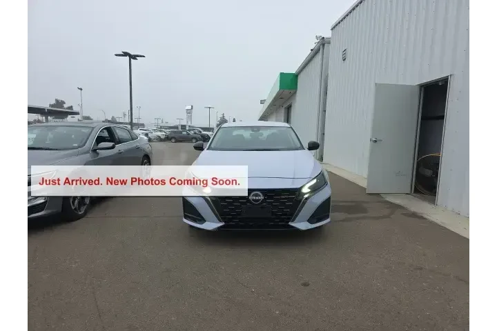 $20900 : Nissan Altima 2024 2.5 SR 4d image 2