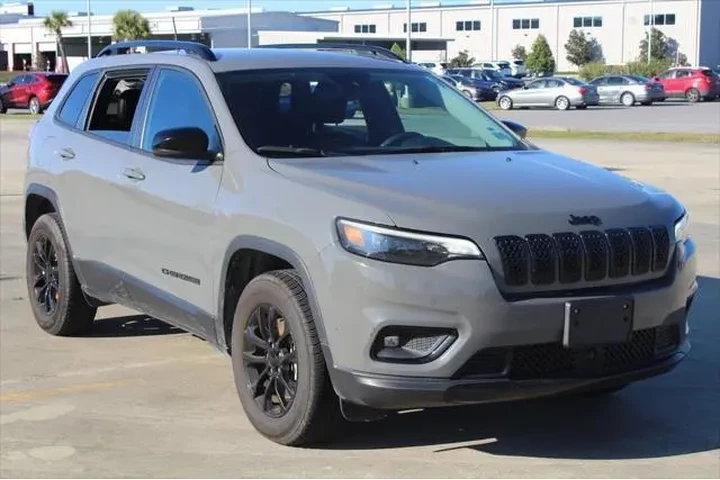 $21795 : Jeep Cherokee 2023 4x4 Altit image 2