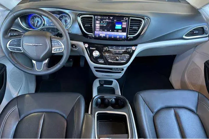 $27250 : Chrysler Pacifica 2024 Touri image 5