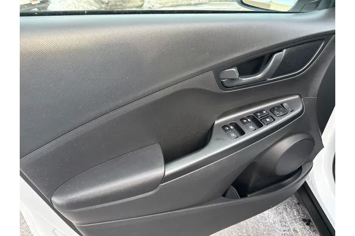 $20997 : Hyundai KONA 2023 SEL 4dr Cr image 7