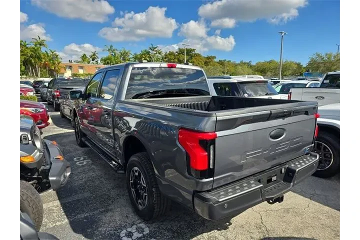 $39990 : Ford F-150 Lightning 2023 AW image 4