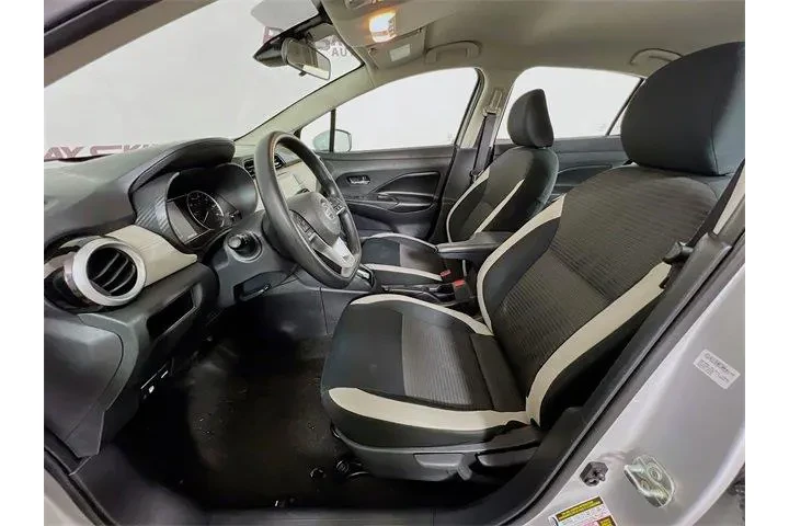 $17990 : Nissan Versa 2020 SV 4dr Sed image 10