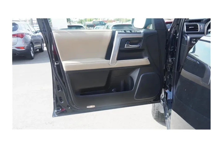 $28500 : 2019 4Runner SR5 Sport Utilit image 10