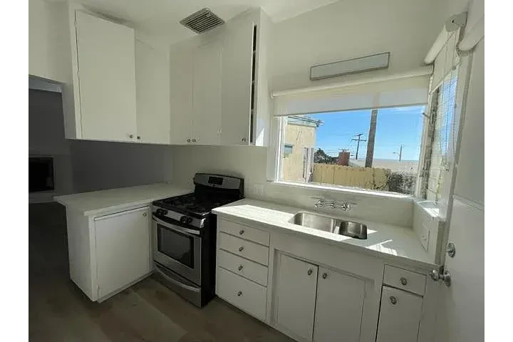 $1100 : Casa transitable en Monrovia image 4