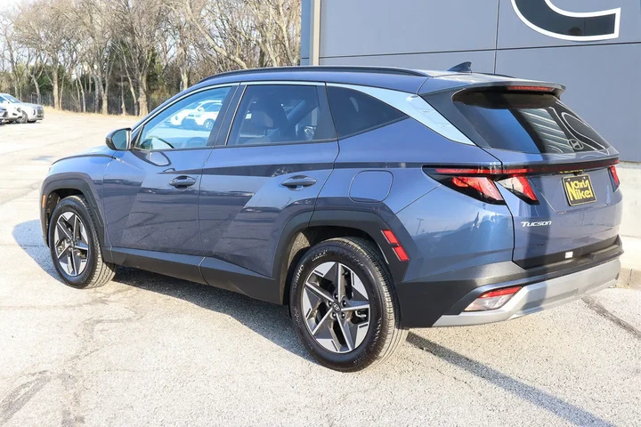 $24488 : 2025 Tucson SEL FWD image 6