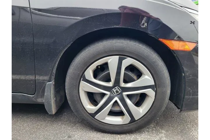 $13750 : Honda Civic 2018 LX 4dr Seda image 7