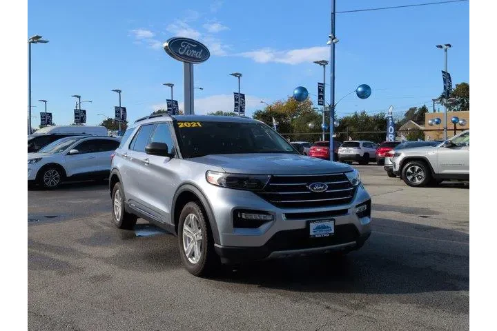 $24887 : Ford Explorer 2021 AWD XLT 4 image 2