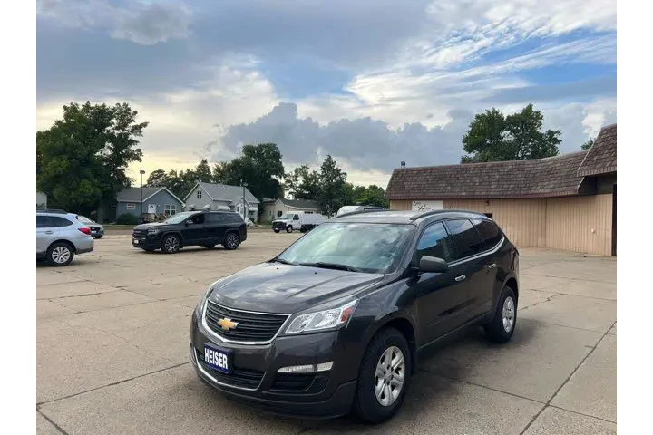 $10995 : 2014 Traverse LS | Dickinson image 4
