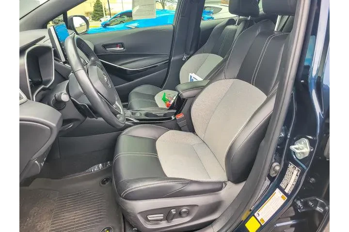 $26994 : Toyota Corolla Hatchback 202 image 10