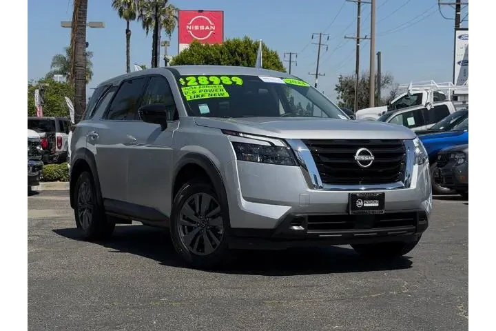 $28750 : Nissan Pathfinder 2024 S 4dr image 2