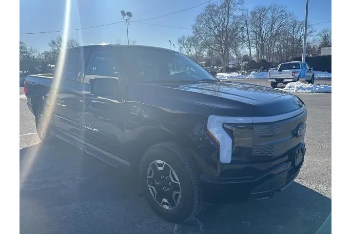 $38995 : Ford F-150 Lightning 2022 AW image 3