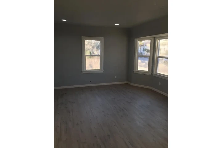 $2050 : Cozy Home… image 5