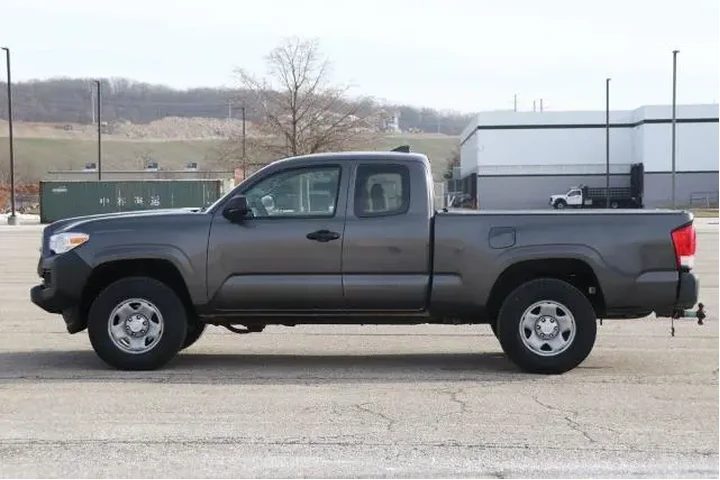 $20950 : Toyota Tacoma 2017 4x4 SR5 4 image 5