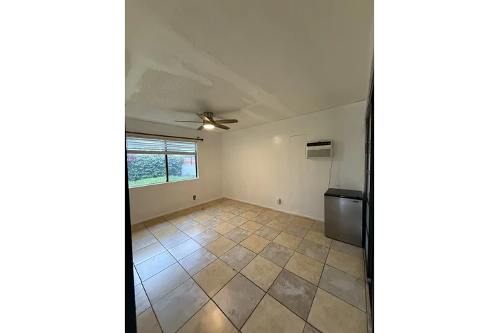 $900 : Se Renta Cuarto-El Monte image 1