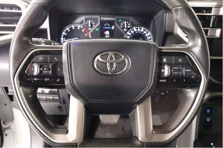 $39928 : Toyota Tundra 2024 4x4 SR5 4 image 3