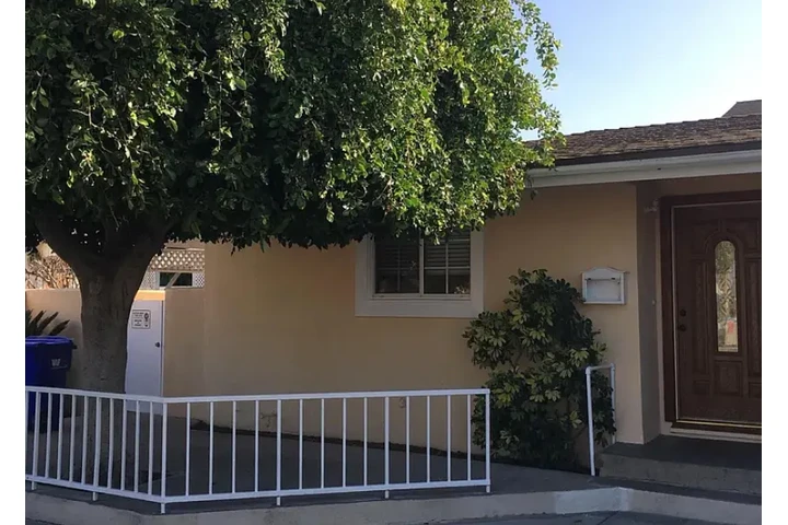 $2550 : Easy freeway access. The house image 1