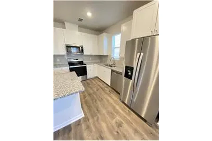 $1850 : Rental property with 3 bedro image 9