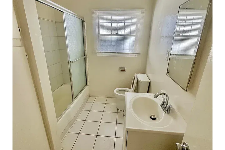 $2400 : Apartment For Rent image 10