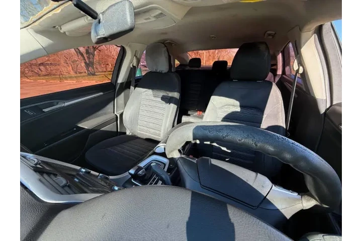 $4990 : 2016 Fusion SE image 7