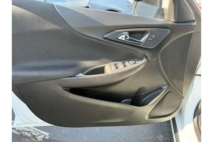 $18832 : Chevrolet Malibu 2023 LT 4dr image 8