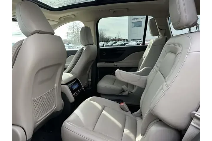 $39455 : Lincoln Aviator 2023 AWD Res image 10