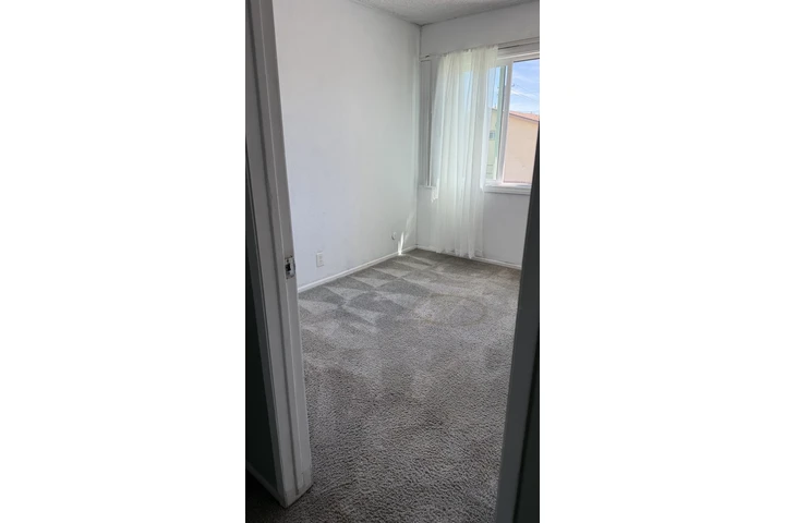 $1200 : Rento cuarto image 1