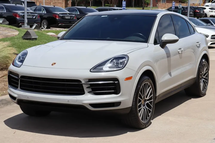 $52995 : 2022 Cayenne Platinum Edition image 5