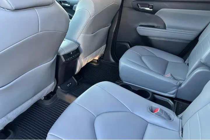 $33900 : Toyota Highlander Hybrid 202 image 8