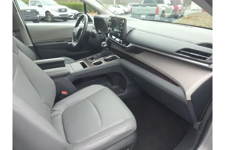 $39042 : Toyota Sienna 2024 XLE 7-Pas image 9