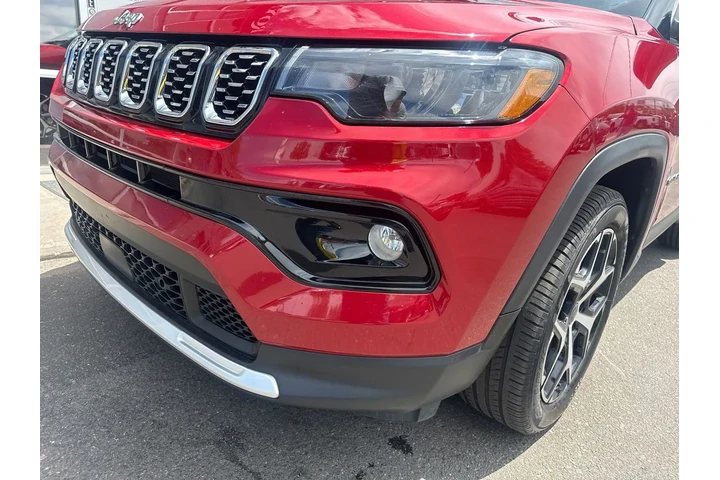 $24995 : 2025 Compass Limited 4x4 image 7