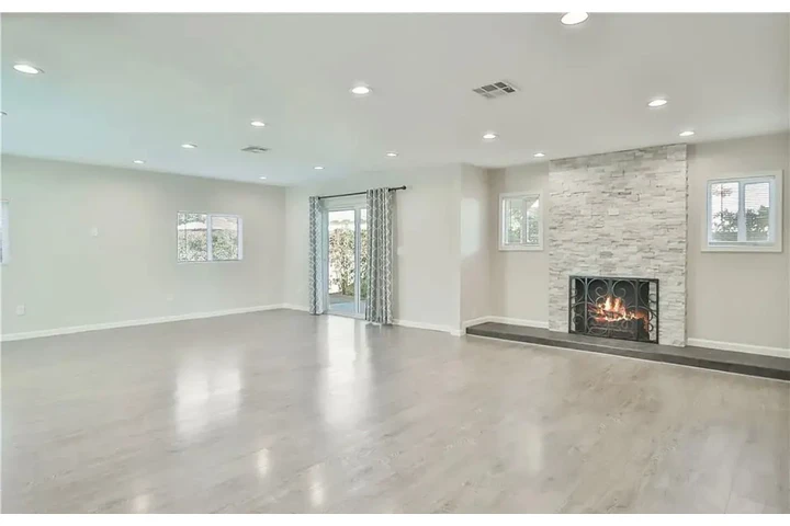 $2950 : Home of convenience!!! image 4