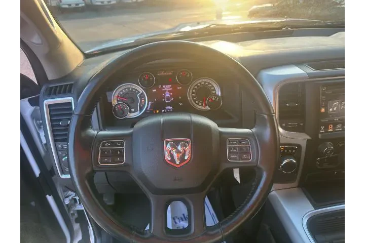 $15790 : Ram 1500 2017 4x2 SLT 4dr Cr image 9