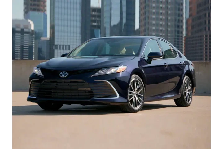 $19950 : 2023 Camry LE image 1