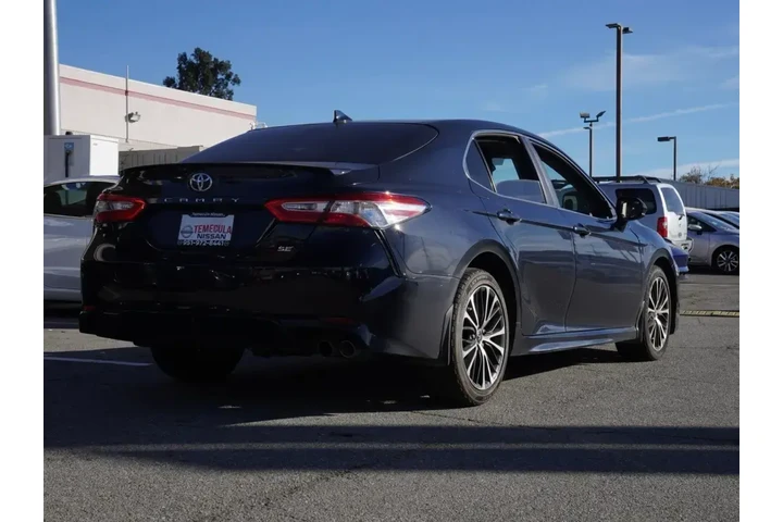 $15701 : Toyota Camry 2020 SE 4dr Sed image 4
