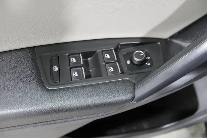 $16453 : Volkswagen Tiguan 2021 SE 4d image 7