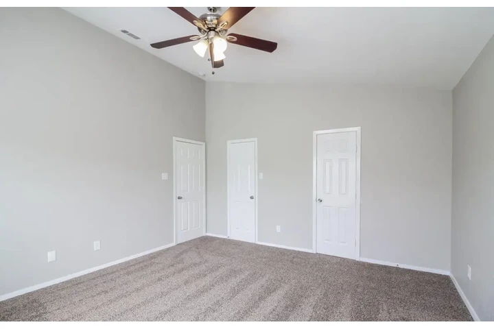 $1450 : 3 Bedroom Home in Dallas TX image 7