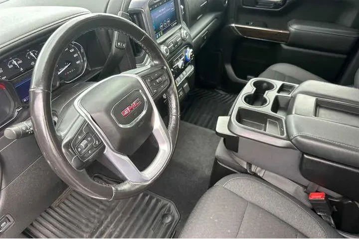 $29995 : GMC Sierra 1500 2020 4x2 SLE image 4